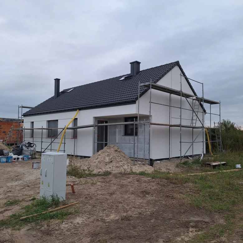 Biel wybrana! Pierwszy dom w Nieciszowie ma już elewację
